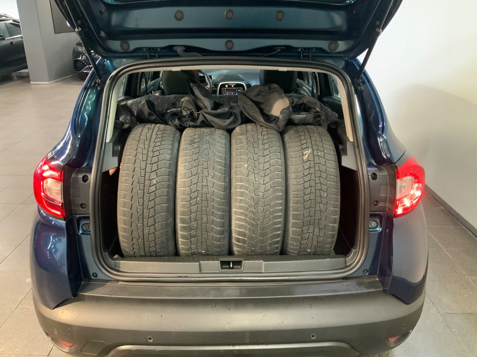 Blå Renault Captur fra 2019