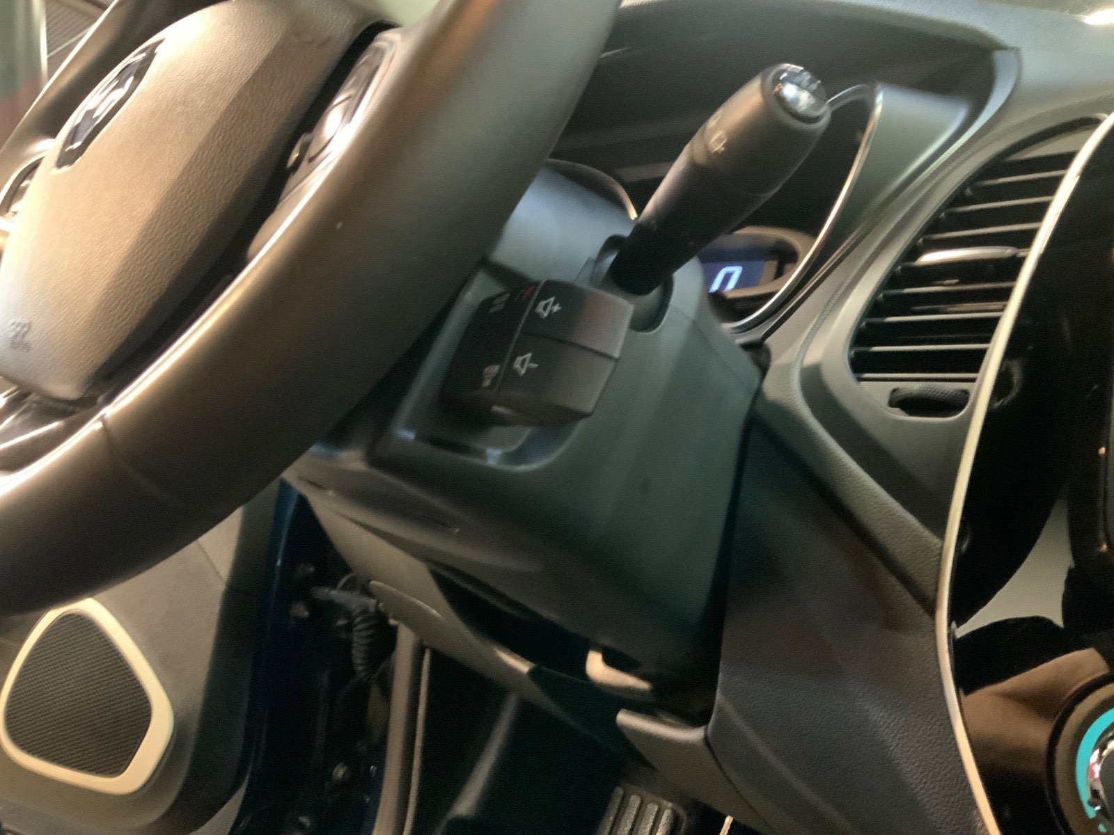 Blå Renault Captur fra 2019