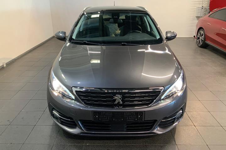 Grå Peugeot 308 fra 2020