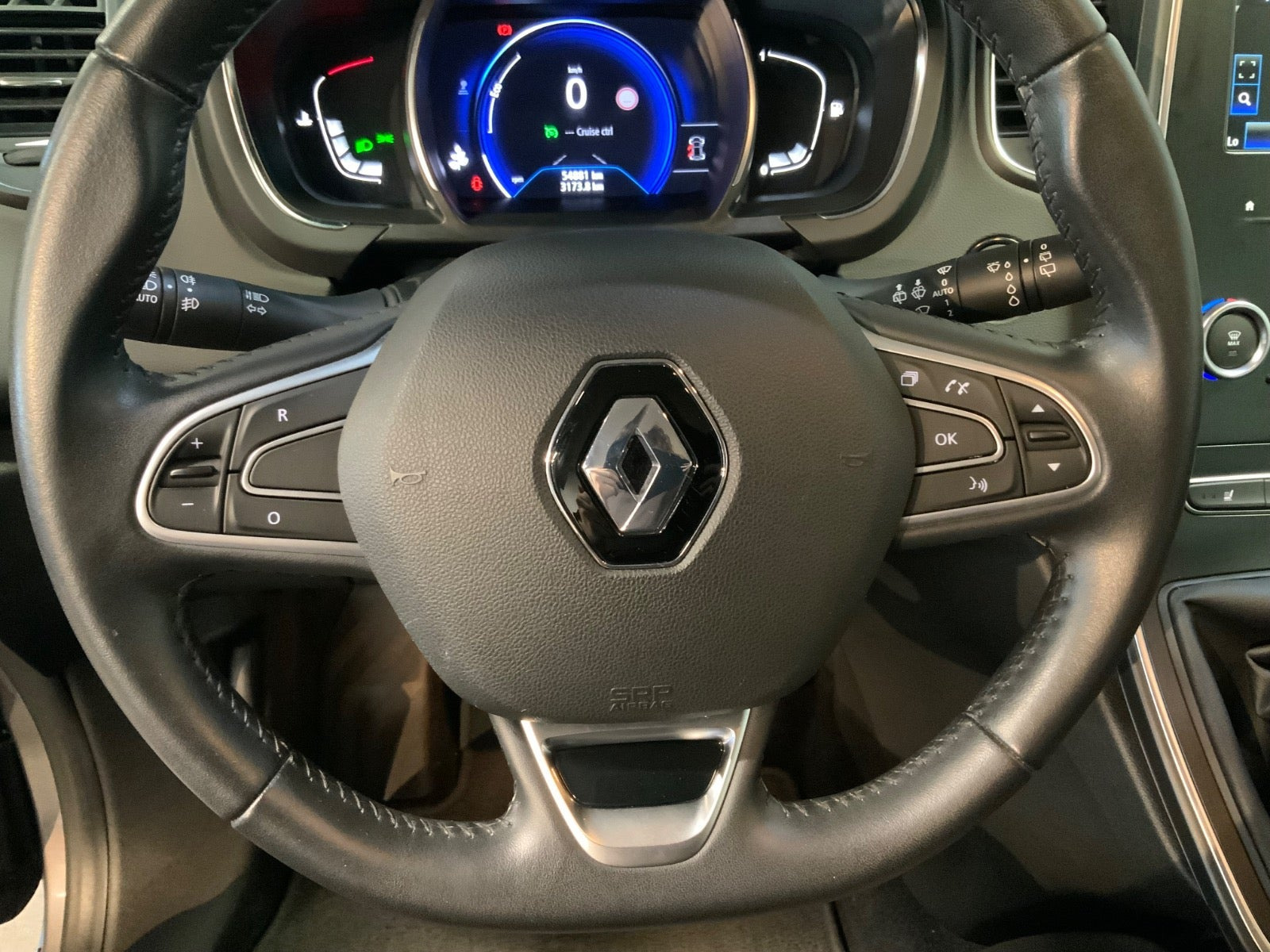 Grå Renault Scenic IV fra 2018