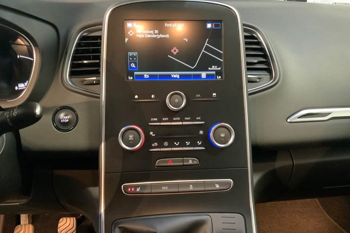 Grå Renault Scenic IV fra 2018