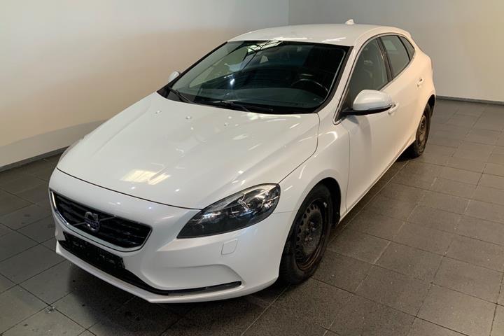 Hvid Volvo V40 fra 2016 set udefra