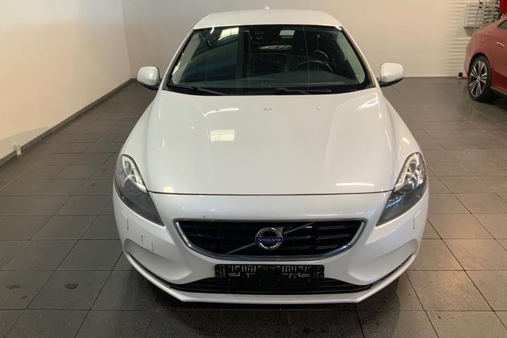 Hvid Volvo V40 fra 2016