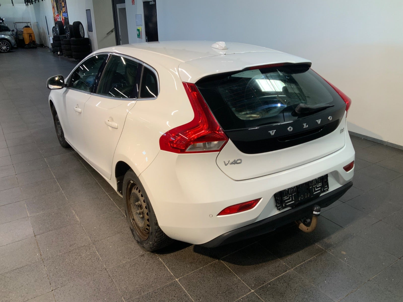 Hvid Volvo V40 fra 2016