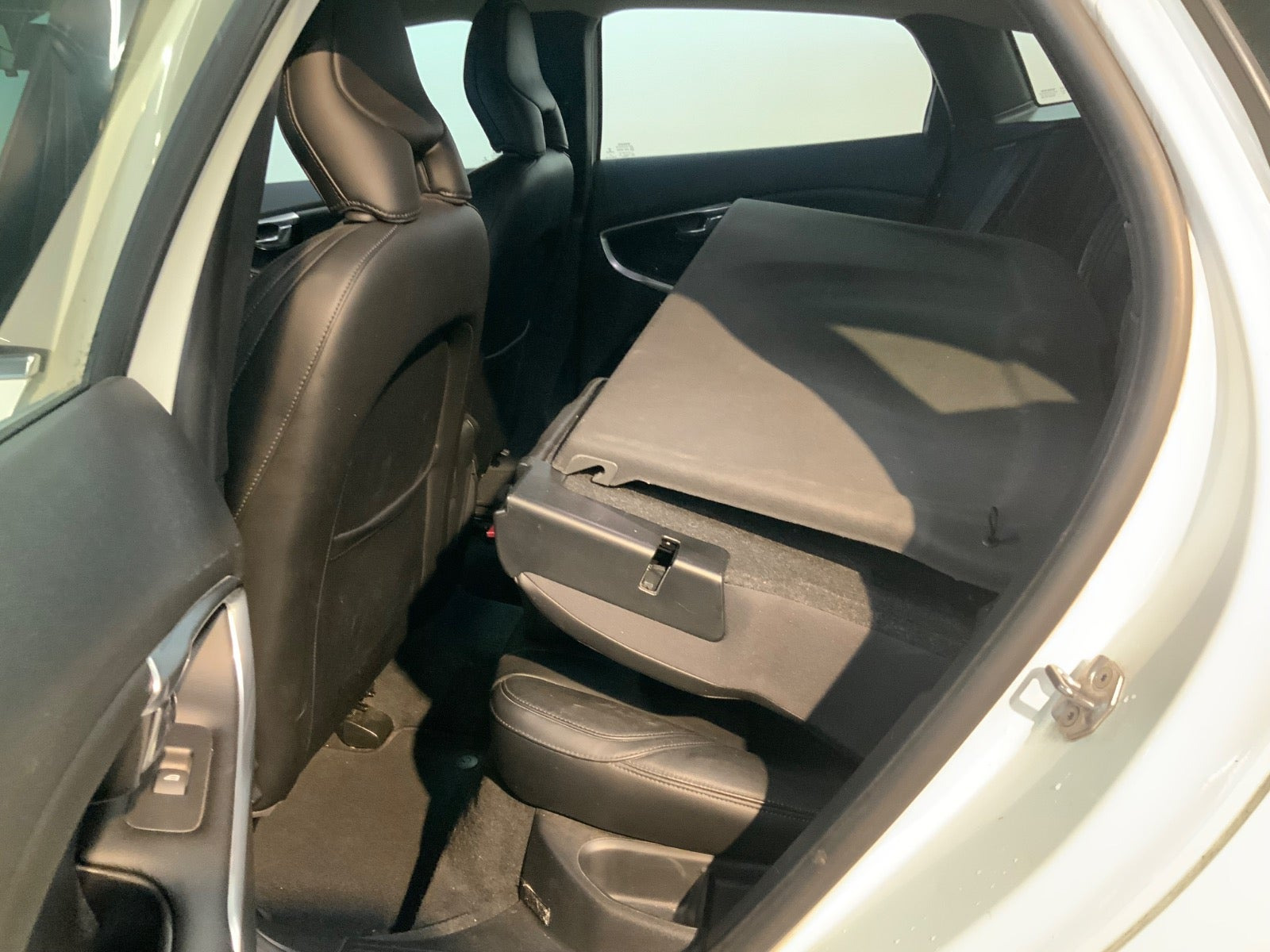 Hvid Volvo V40 fra 2016