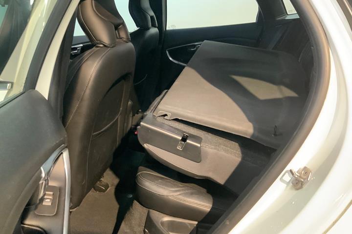 Hvid Volvo V40 fra 2016