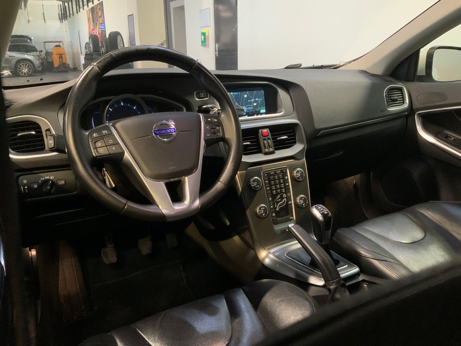 Hvid Volvo V40 fra 2016