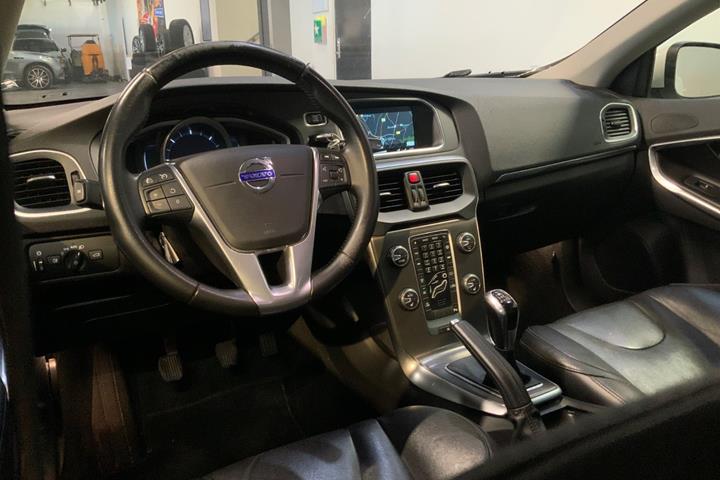 Hvid Volvo V40 fra 2016