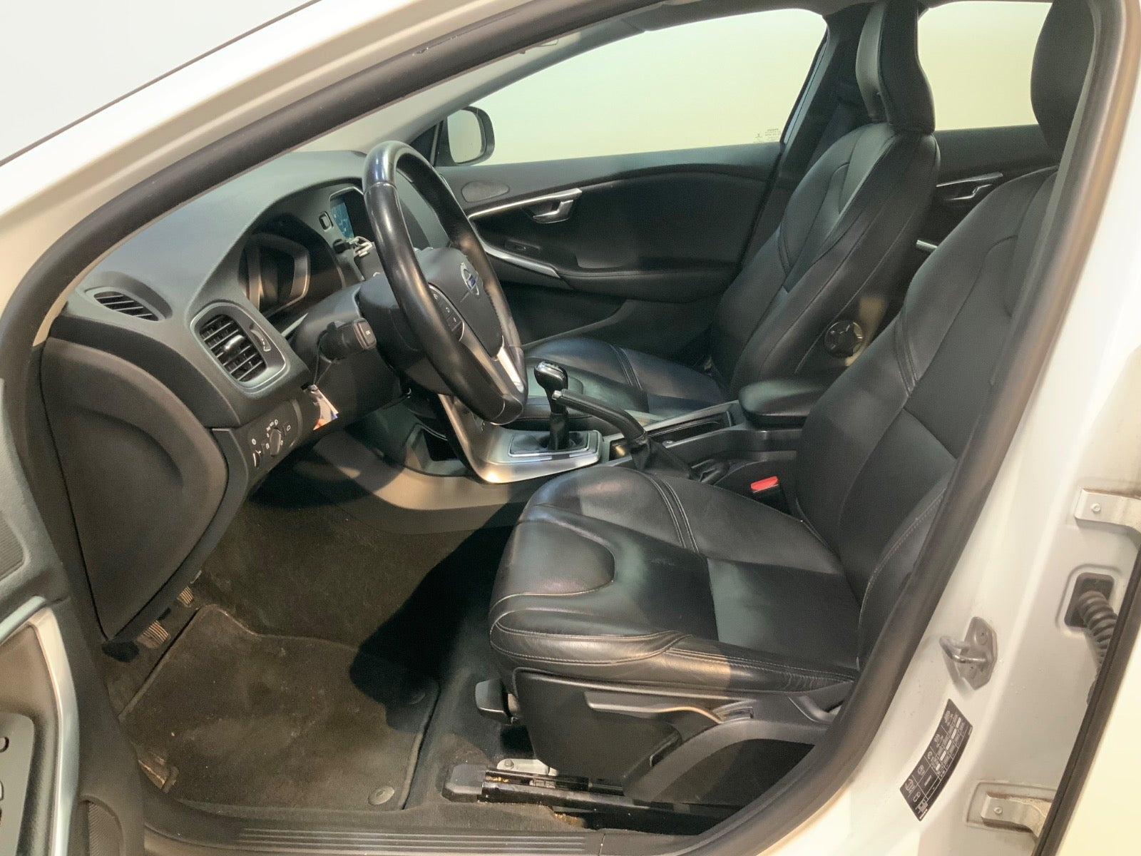 Hvid Volvo V40 fra 2016