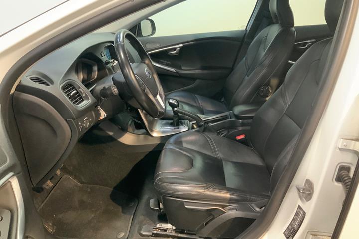 Hvid Volvo V40 fra 2016