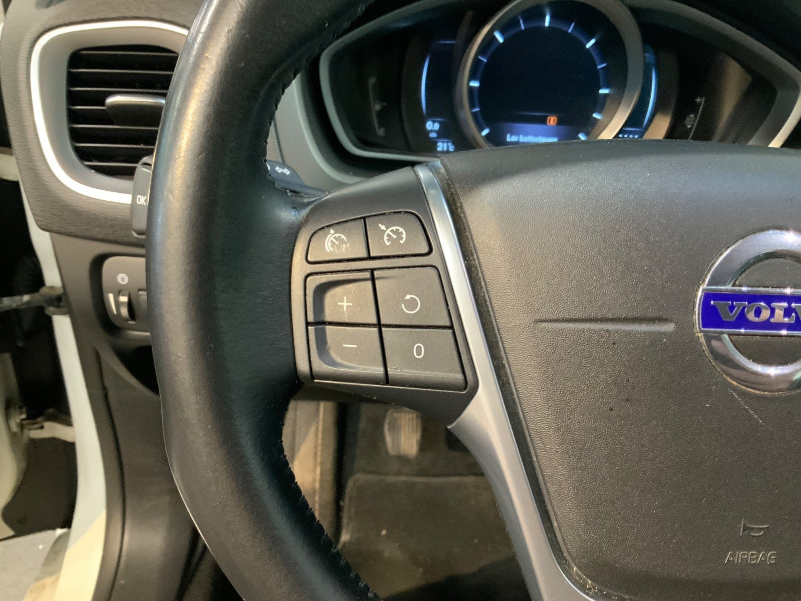Hvid Volvo V40 fra 2016