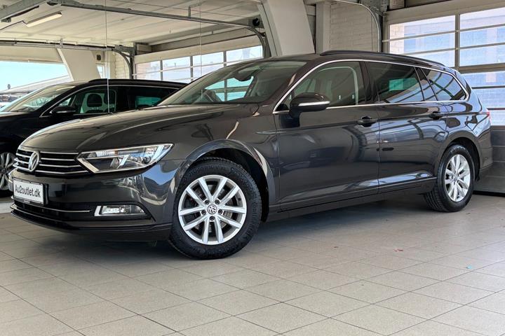 Grå VW Passat fra 2019 set udefra