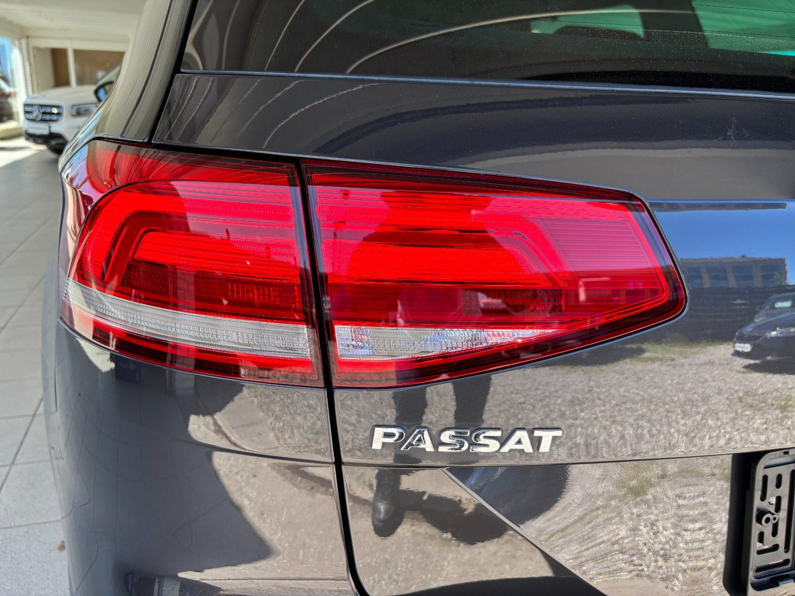 Grå VW Passat fra 2019