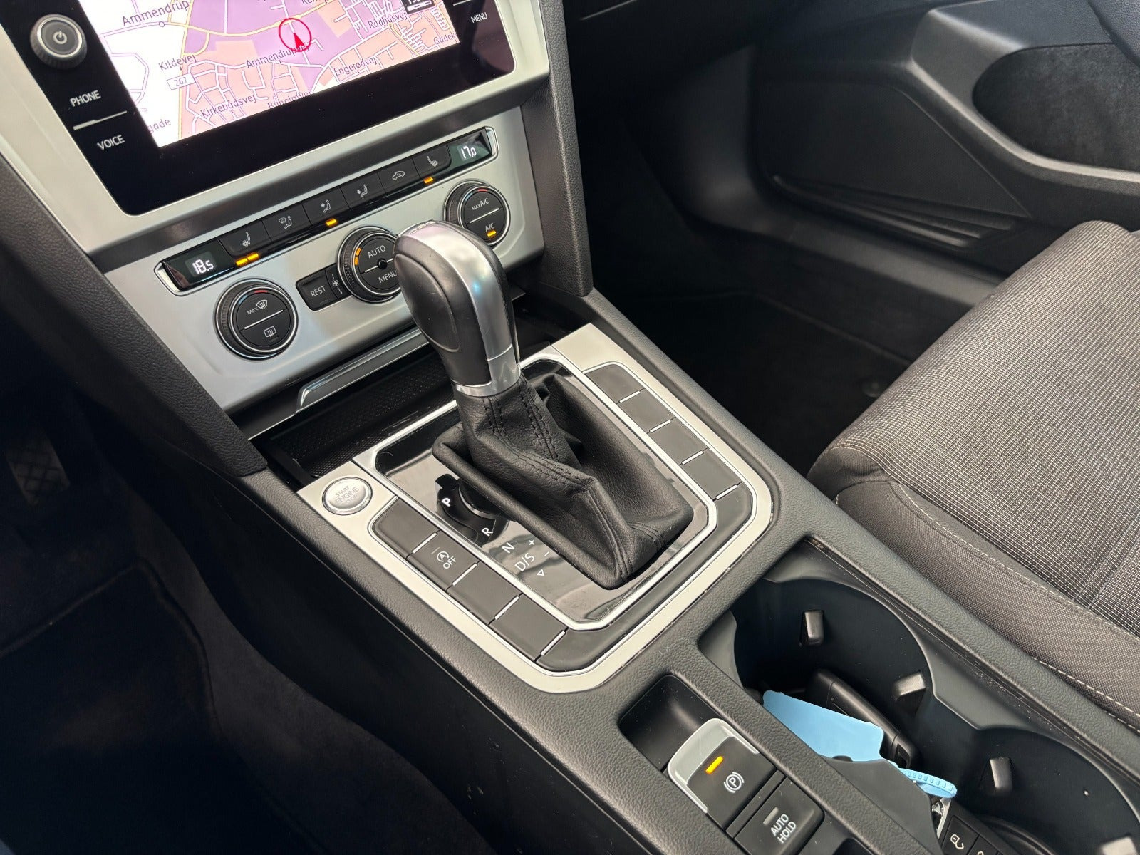 Grå VW Passat fra 2019