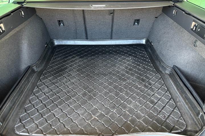 Grå VW Passat fra 2019