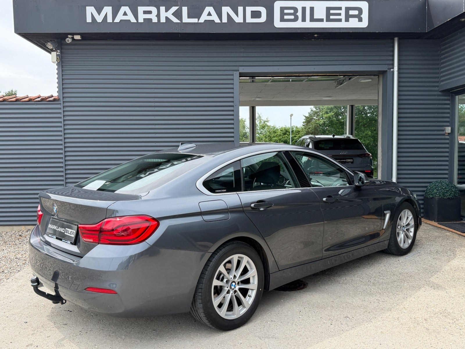 Grå BMW 420i fra 2019