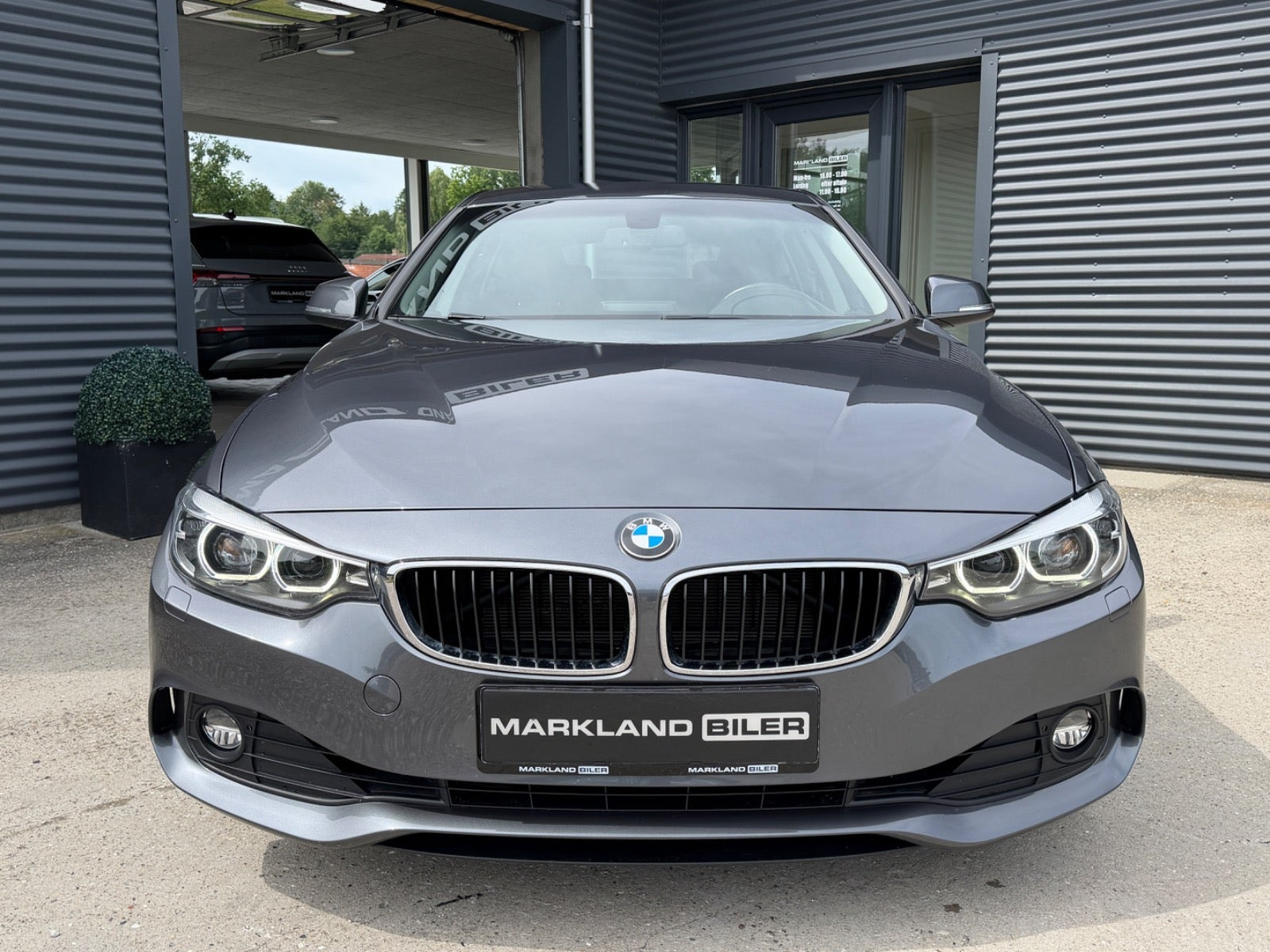Grå BMW 420i fra 2019