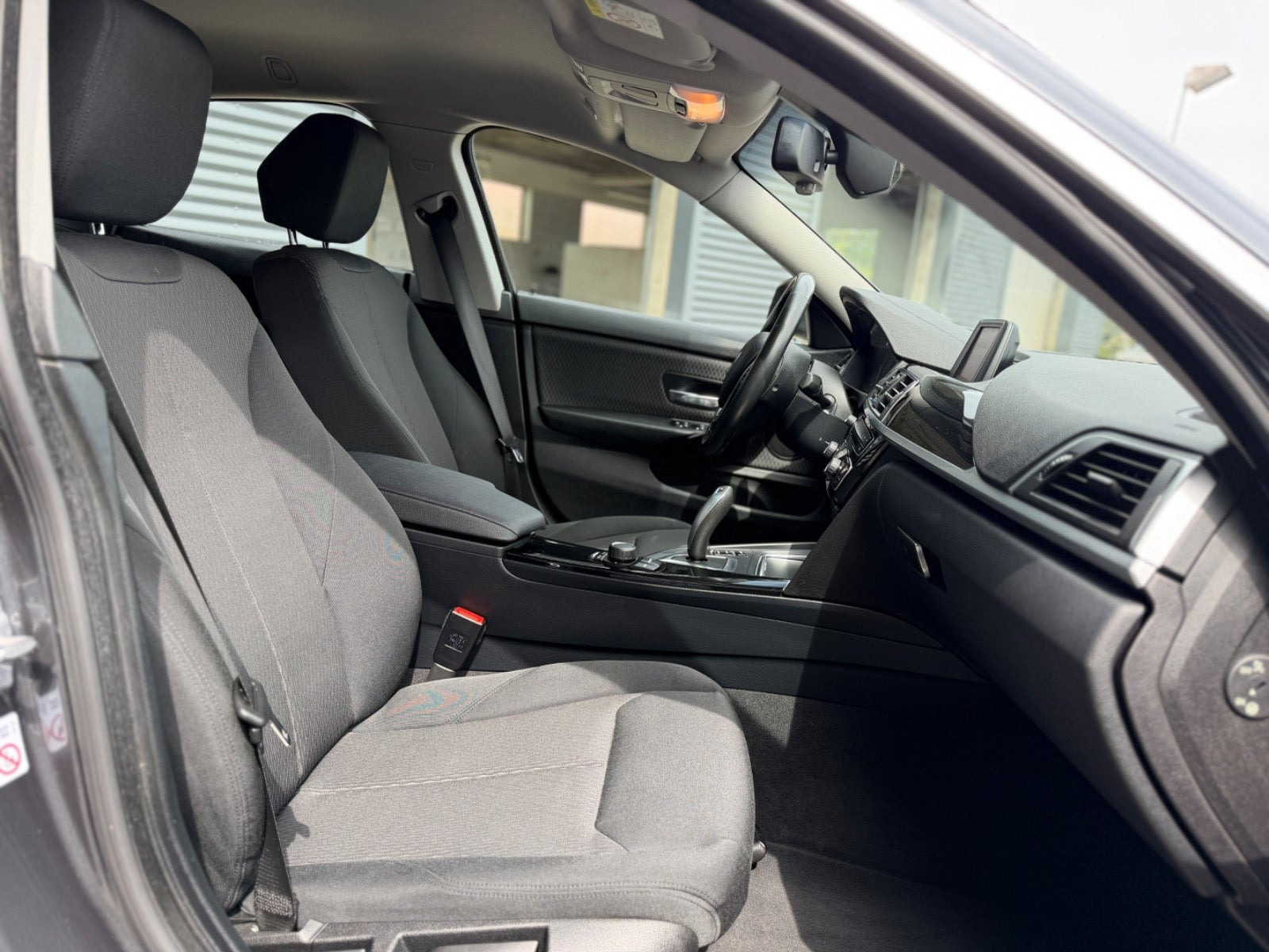 Grå BMW 420i fra 2019