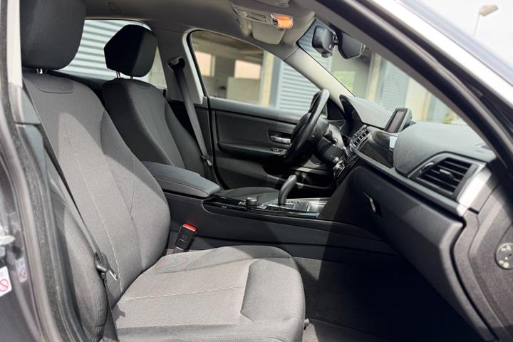 Grå BMW 420i fra 2019