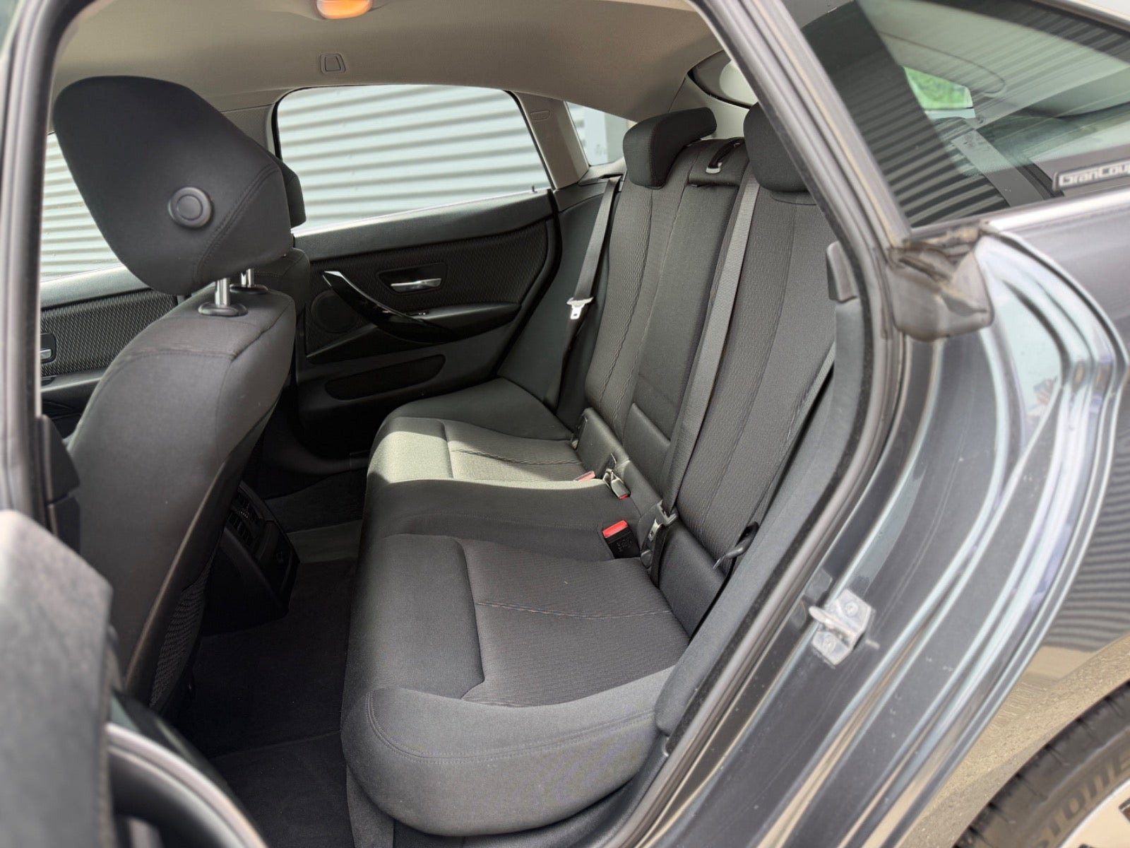 Grå BMW 420i fra 2019