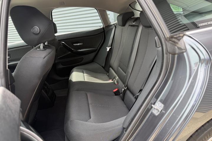 Grå BMW 420i fra 2019