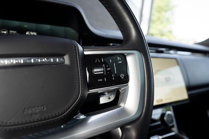 Grøn Land Rover Range Rover fra 2023