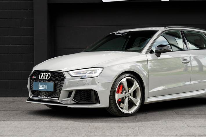 Grå Audi RS3 fra 2019