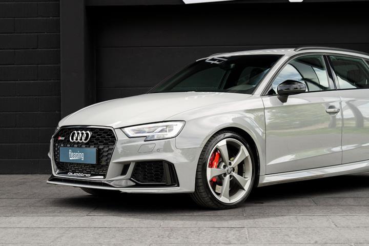 Grå Audi RS3 fra 2019