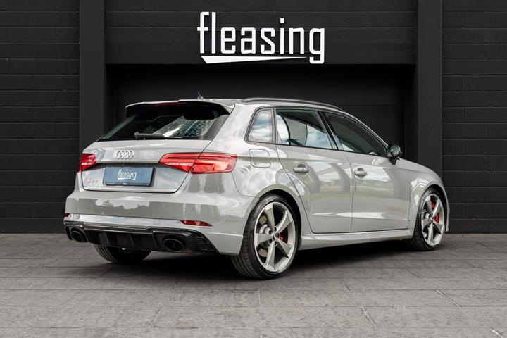 Grå Audi RS3 fra 2019
