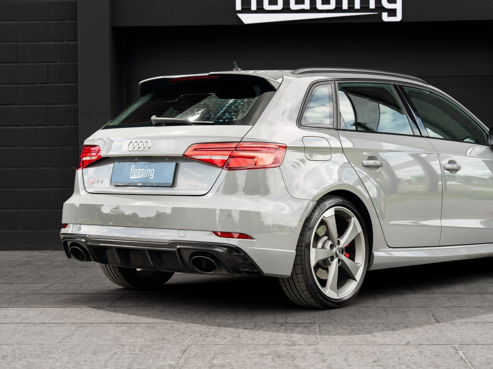 Grå Audi RS3 fra 2019