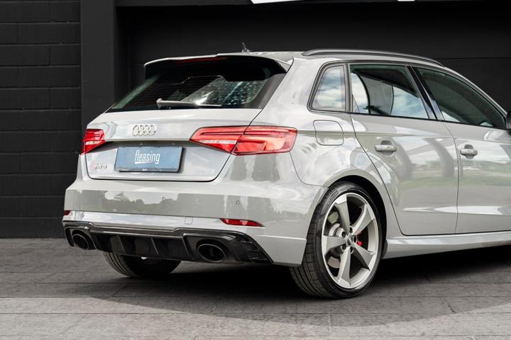 Grå Audi RS3 fra 2019