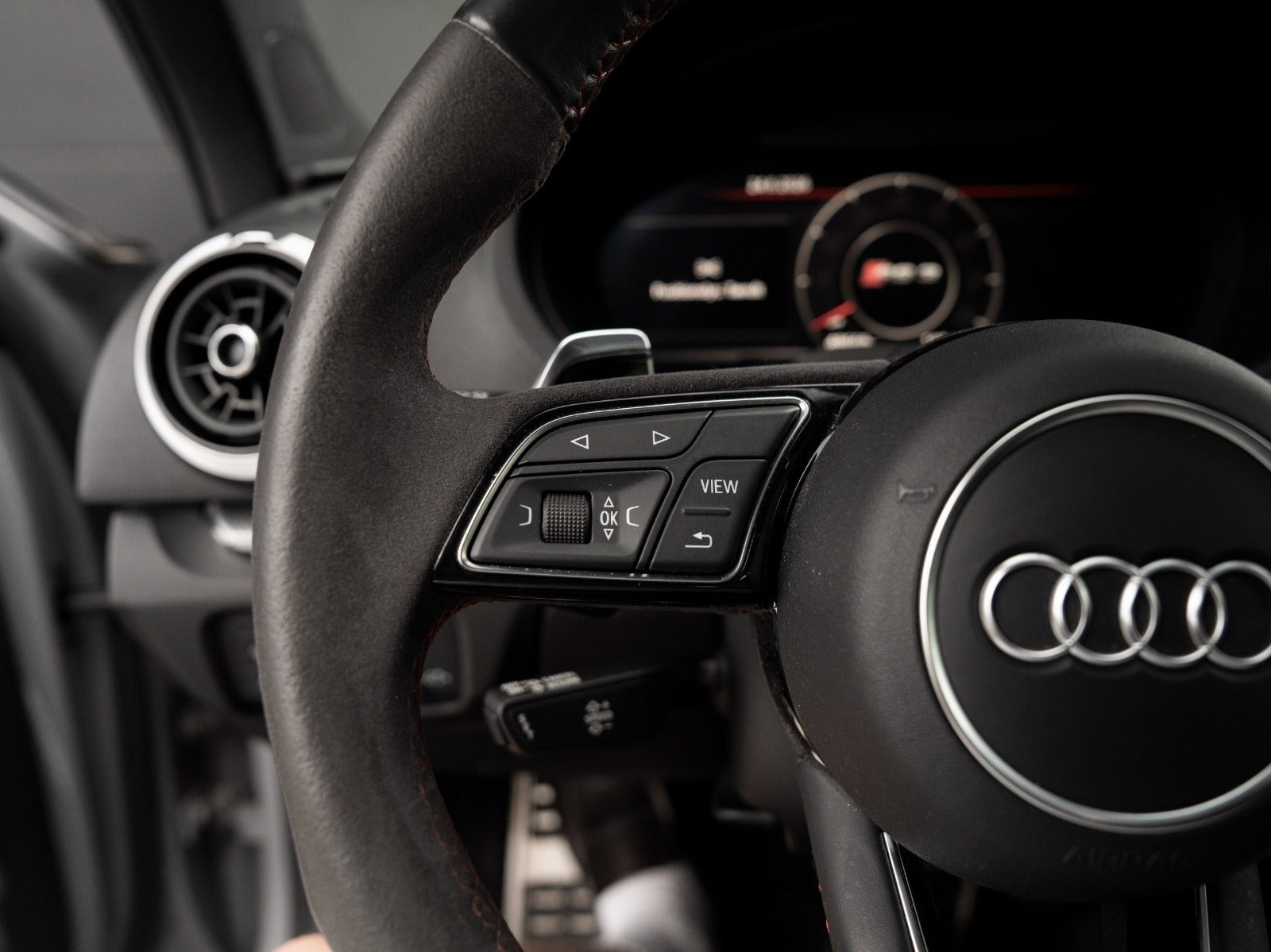 Grå Audi RS3 fra 2019