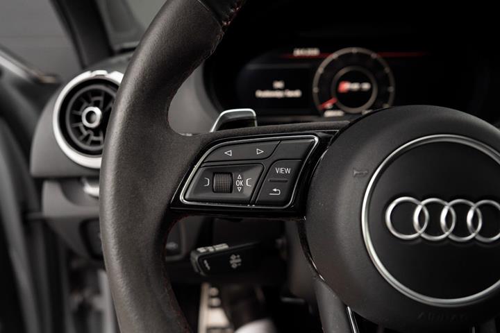 Grå Audi RS3 fra 2019