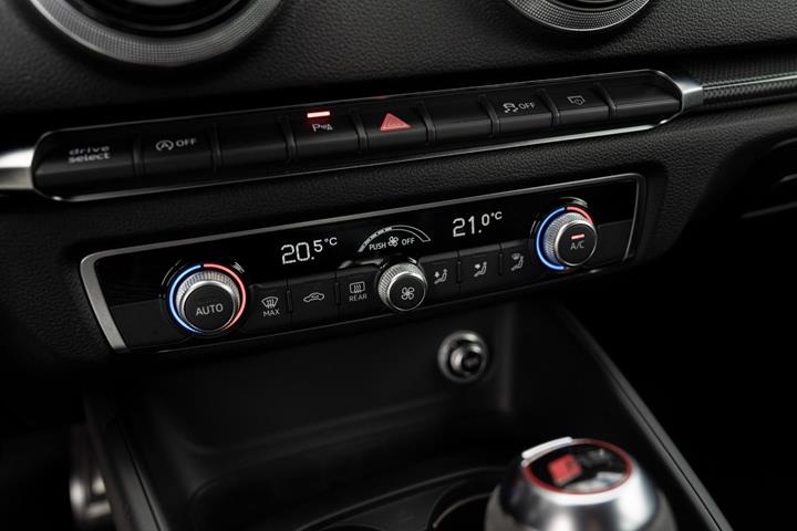 Grå Audi RS3 fra 2019