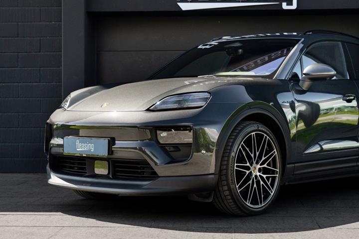 Grå Porsche Macan 4 fra 2024