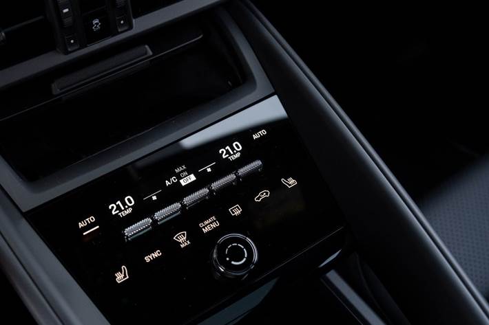 Grå Porsche Macan 4 fra 2024
