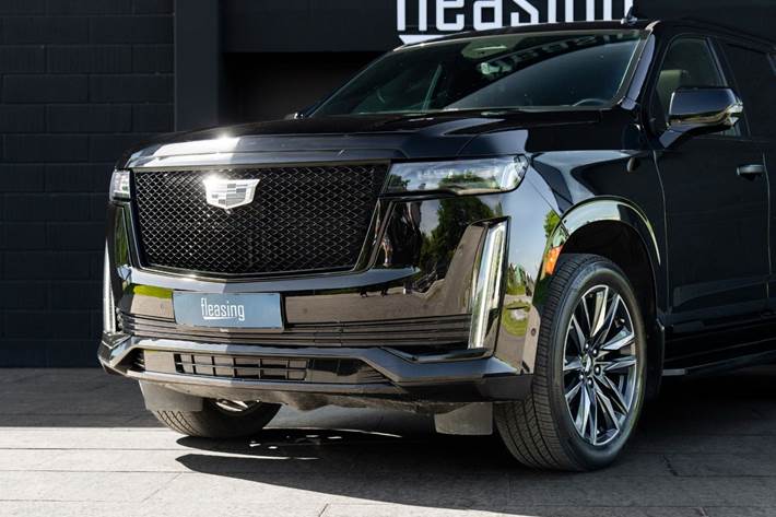 Sort Cadillac Escalade fra 2022