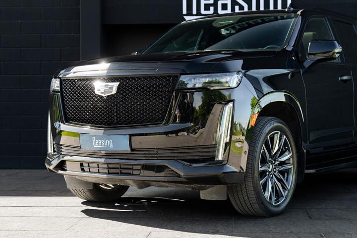 Sort Cadillac Escalade fra 2022