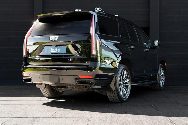 Sort Cadillac Escalade fra 2022