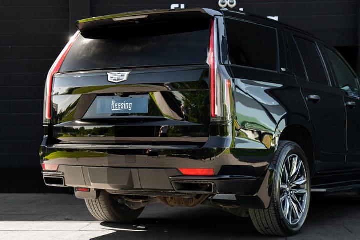 Sort Cadillac Escalade fra 2022