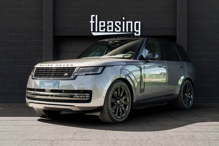 Sølv Land Rover Range Rover fra 2023