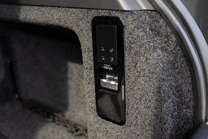Sølv Land Rover Range Rover fra 2023