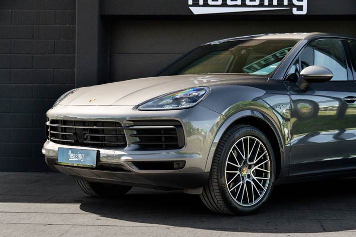 Sølv Porsche Cayenne fra 2021