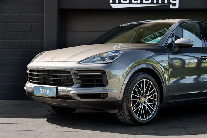 Sølv Porsche Cayenne fra 2021