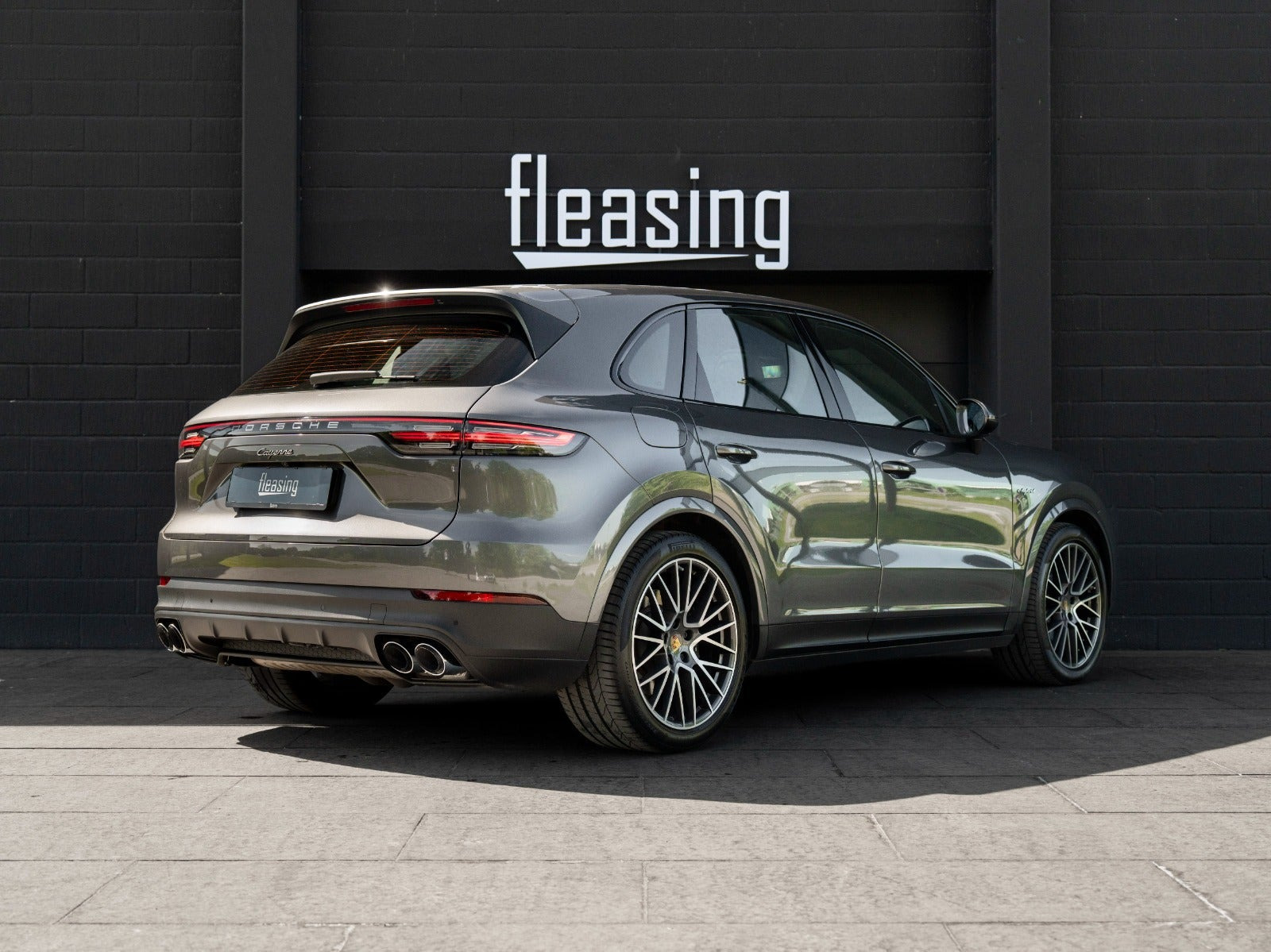 Sølv Porsche Cayenne fra 2021