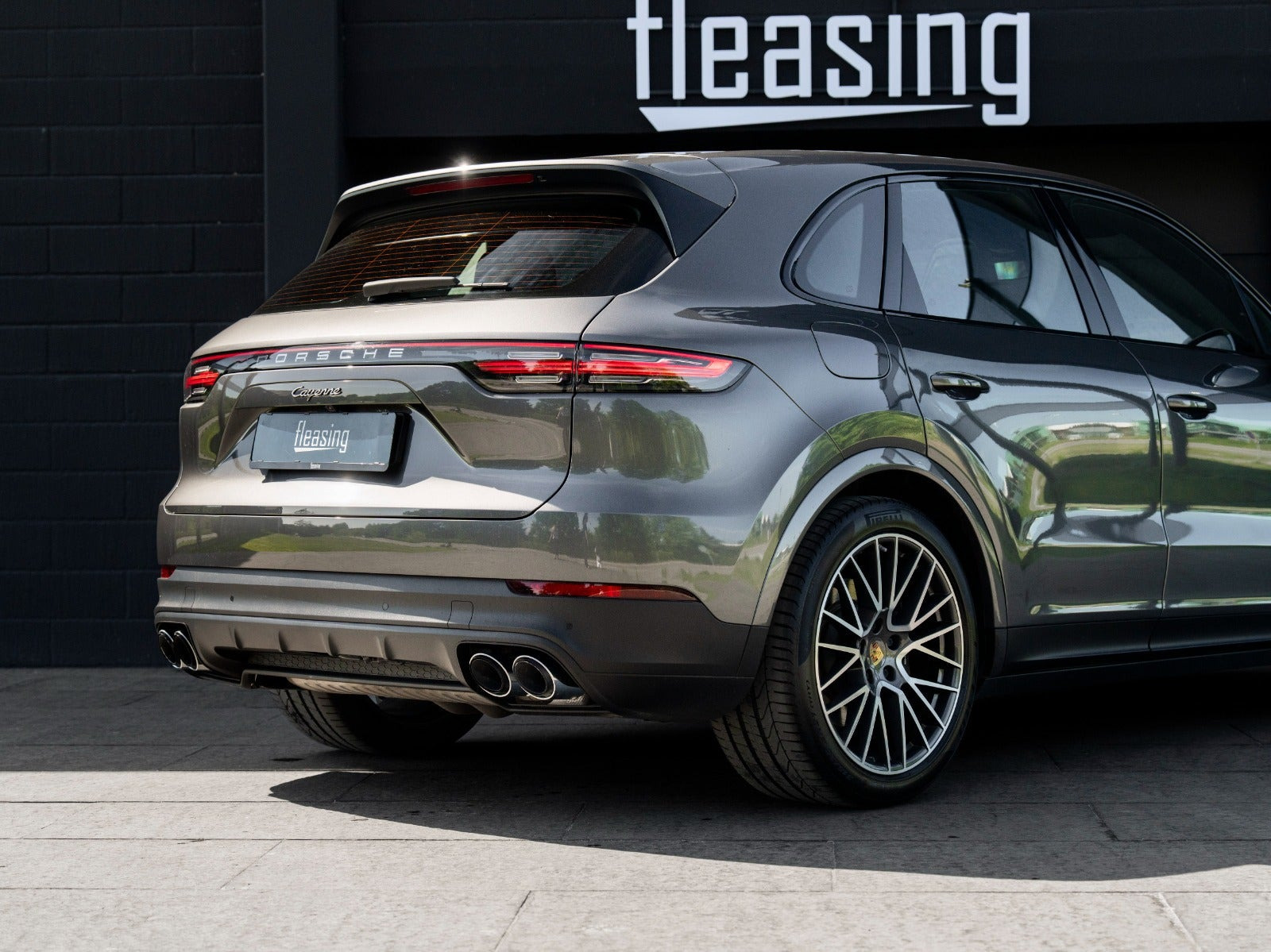 Sølv Porsche Cayenne fra 2021