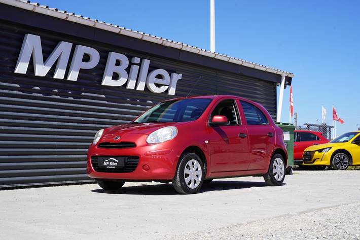 Rød Nissan Micra fra 2011