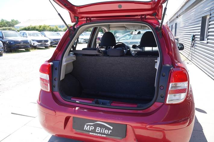 Rød Nissan Micra fra 2011