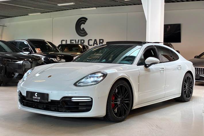 Hvid Porsche Panamera Turbo fra 2018