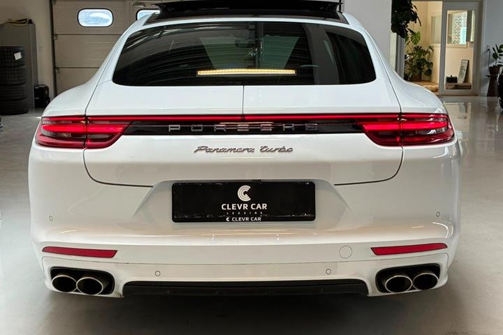 Hvid Porsche Panamera Turbo fra 2018